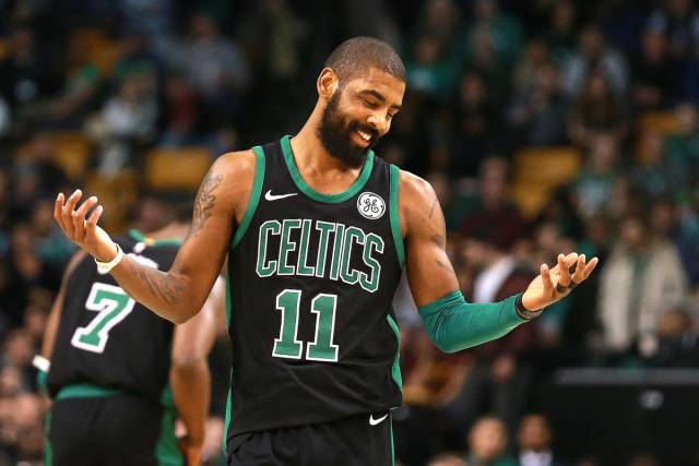 宝刀不老，齐达内在宇宙联赛中进球还送出一脚潇洒助攻（齐达内风采依旧，宇宙联赛破门并奉上潇洒助攻）