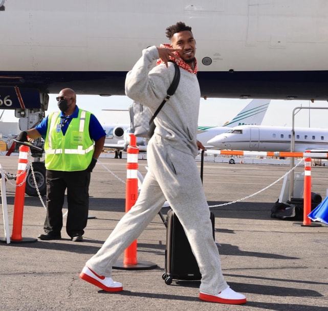 剑南春｜15连胜！拜仁3-0药厂，雅克松德甲首球，格纳布里建功（剑南春｜拜仁3-0击败药厂豪取15连胜，雅克松德甲处子球，格纳布里破门）