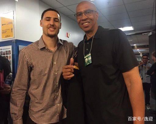 阿斯：维尼修斯希望继续为皇马效力，续约谈判已步入正轨（阿斯：维尼修斯愿留皇马，续约谈判进展顺利）