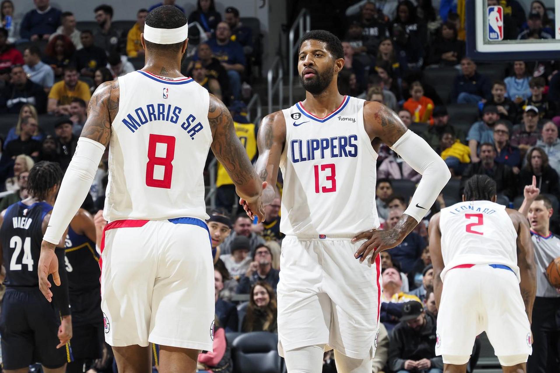 阿隆索难镇住更衣室：皇马是否需要重建？弃用功勋主帅要付出代价？（阿隆索难控更衣室，皇马是否步入重建期？更换功勋主帅的代价几何？）