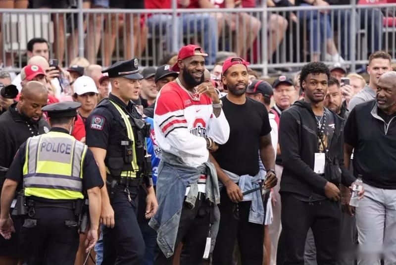 埃迪-豪：队内最近出现了病毒蔓延，托纳利等多名球员身体不适（埃迪-豪：球队近期遭病毒侵袭，托纳利等多名球员出现不适）