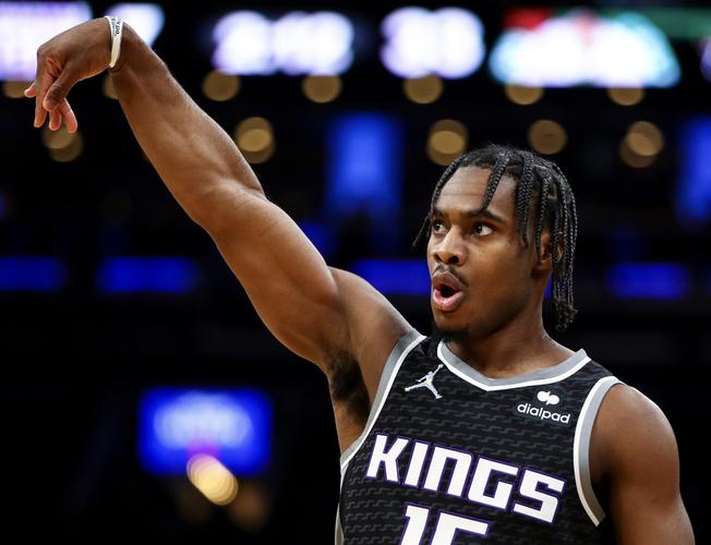 跟队记者：VAR竟然认为米兰对阵帕尔马时的点球是萨56的犯规（随队记者：VAR竟认定米兰战帕尔马的点球源于萨勒马科尔斯犯规）