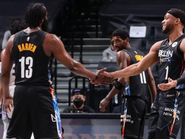 柏林联vs拜仁：凯恩领衔，奥利塞、迪亚斯、格纳布里出战（柏林联合对阵拜仁：凯恩领军，奥利塞、迪亚斯、格纳布里齐出场）