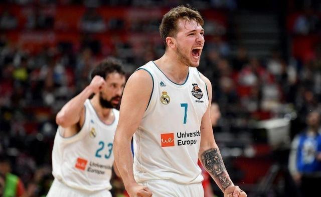 CBA杯战报：王哲林17分7板，上海111-72狂胜四川（CBA杯快讯：王哲林砍下17分7篮板，上海111-72大胜四川）